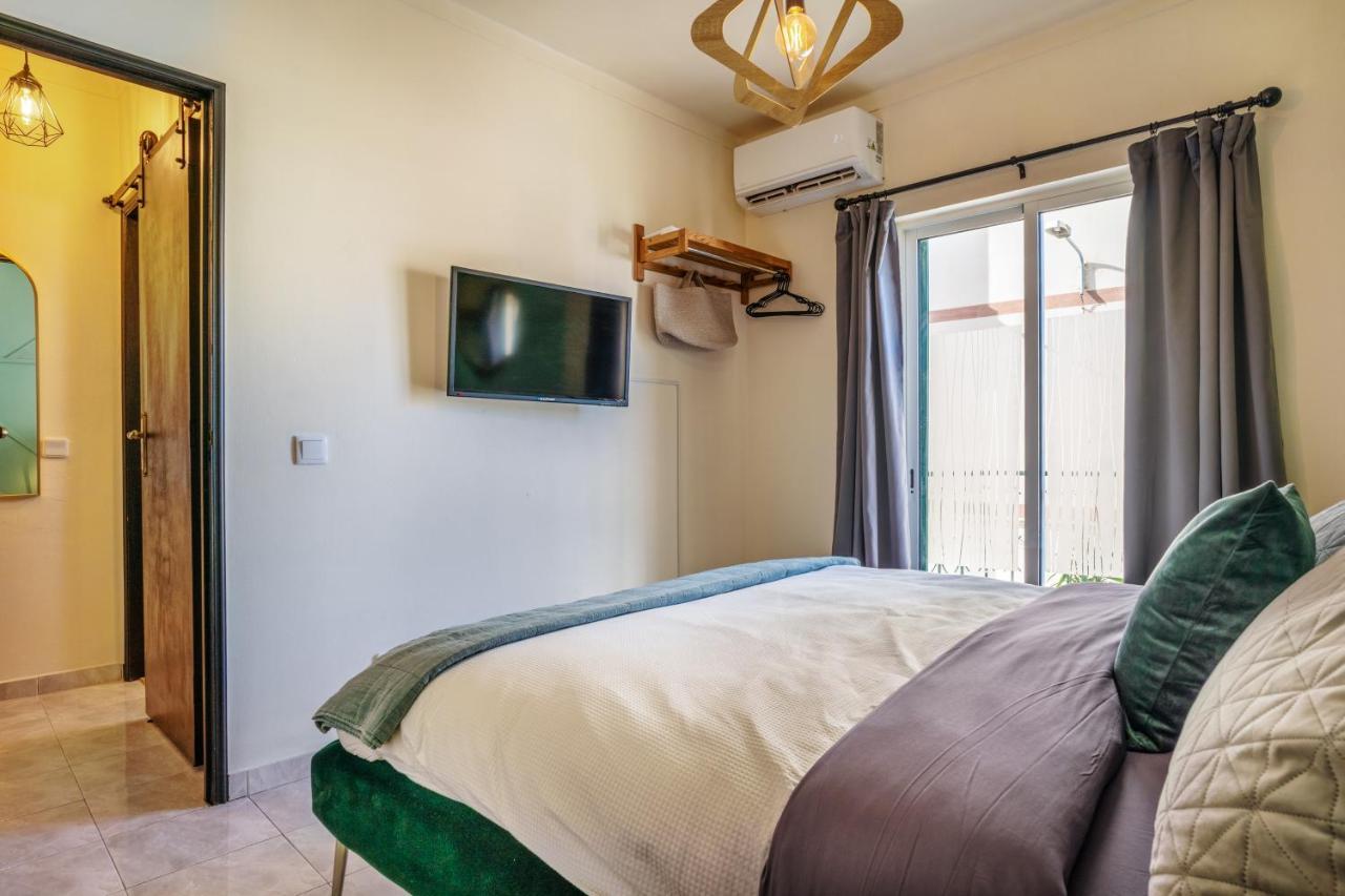 Arty Vintage Townhouse With Rooftop Shower & Sun Loungers 奥良 外观 照片
