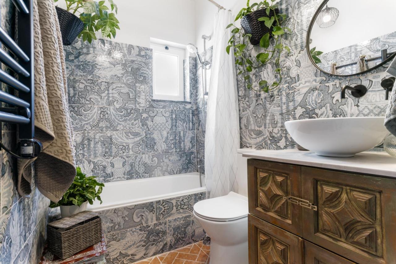 Arty Vintage Townhouse With Rooftop Shower & Sun Loungers 奥良 外观 照片